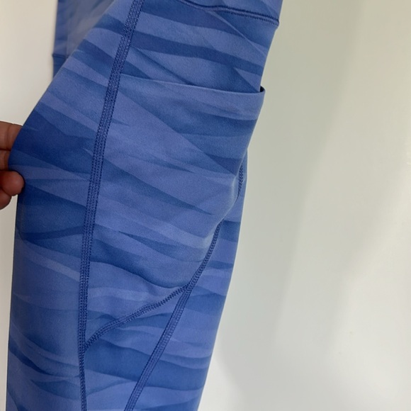 LIKE NEW UNIQLO LEGGINGS W/side pockets - Picture 6 of 6